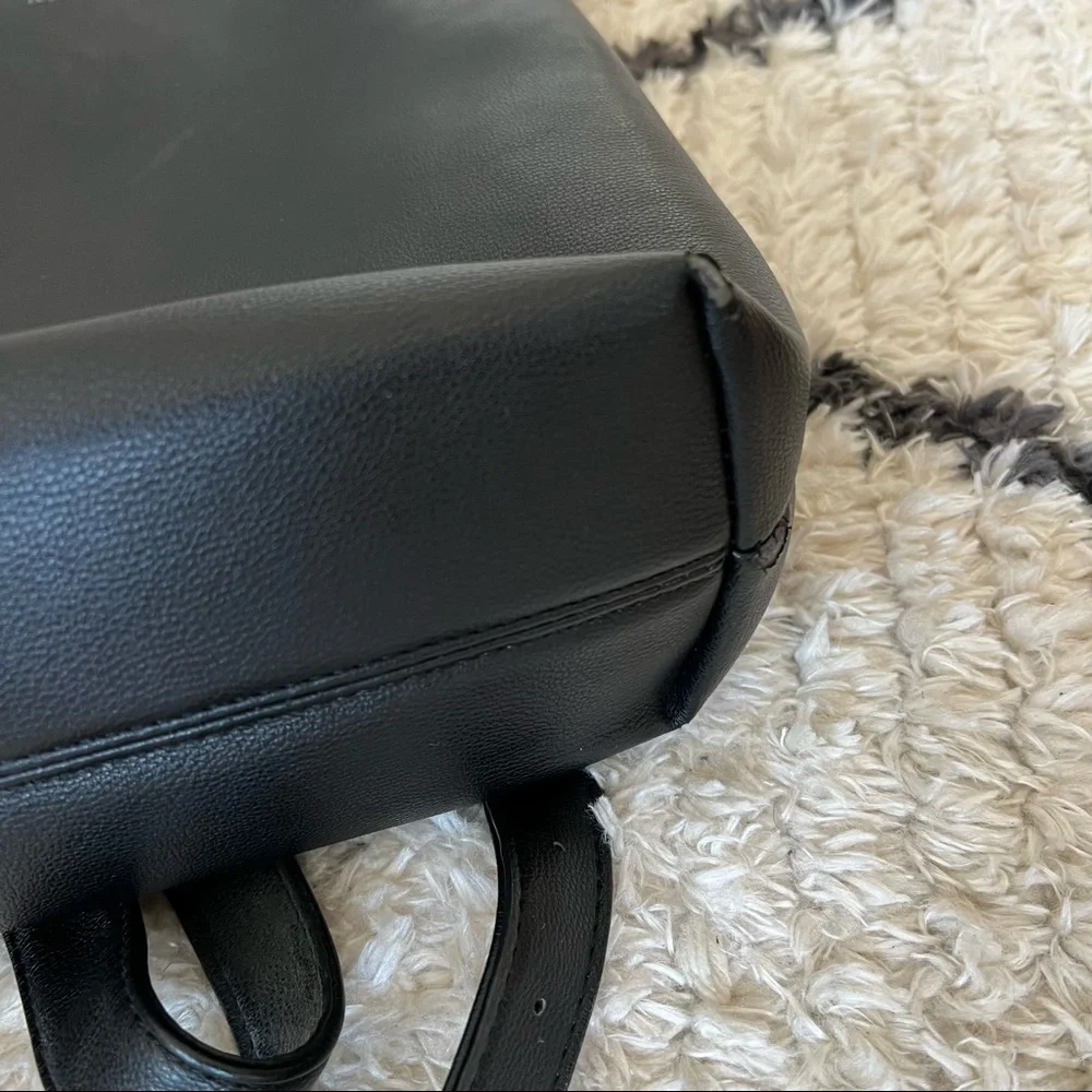 Black Pebble Vegan Leather Backpack * Co-lab * GUC - Picture 4 of 8